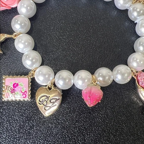 Betsey Johnson | Feminine Vintage Valentines Inspired Charm Bracelet 🌸 💗🍫🎀🌹🕊️ - Picture 7 of 12